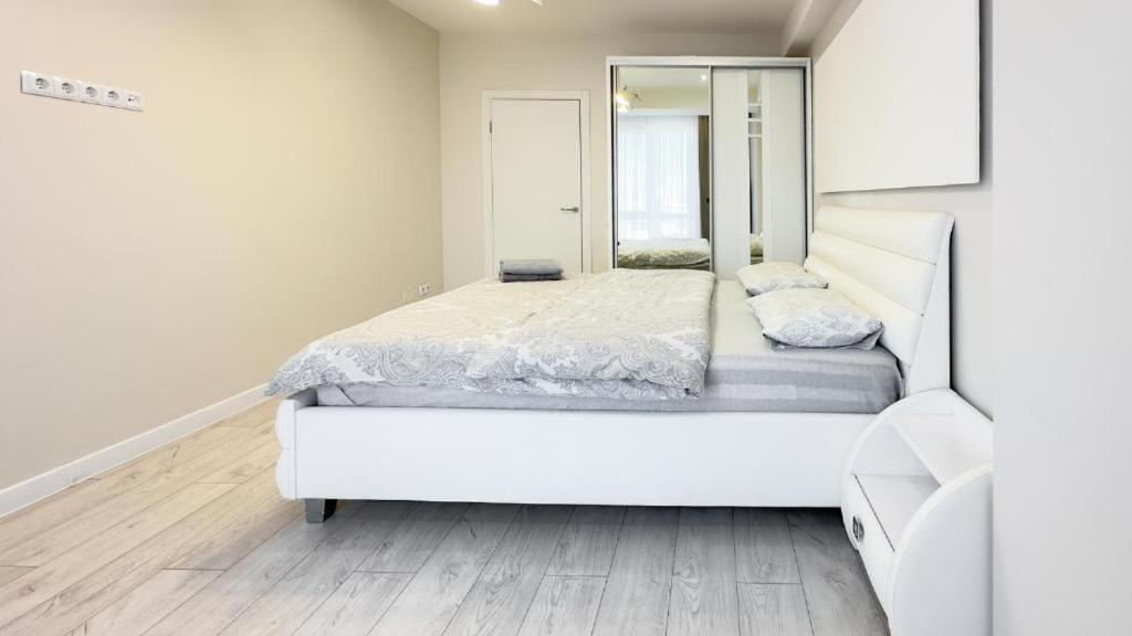 Glass New Apartments Ultracentral Chisinau Ngoại thất bức ảnh