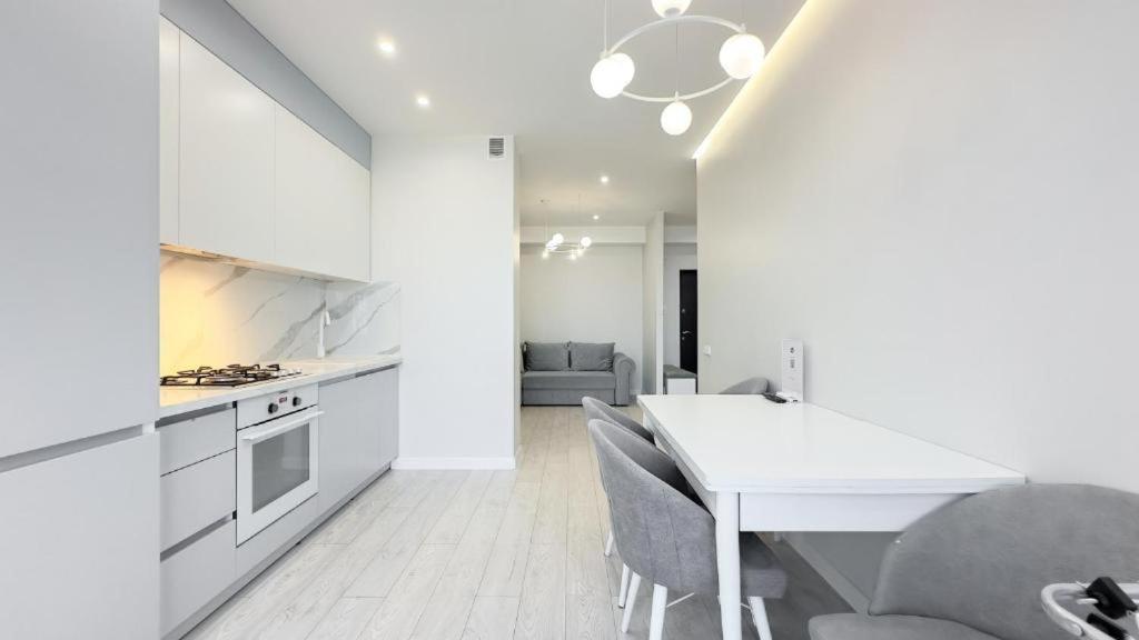 Glass New Apartments Ultracentral Chisinau Ngoại thất bức ảnh