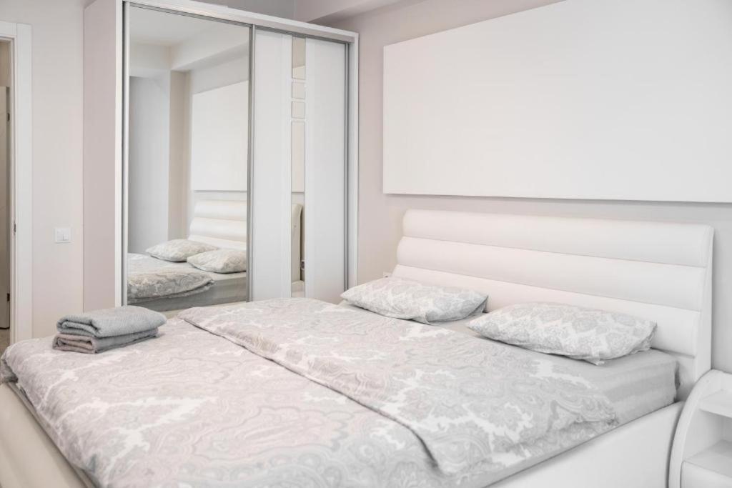 Glass New Apartments Ultracentral Chisinau Ngoại thất bức ảnh
